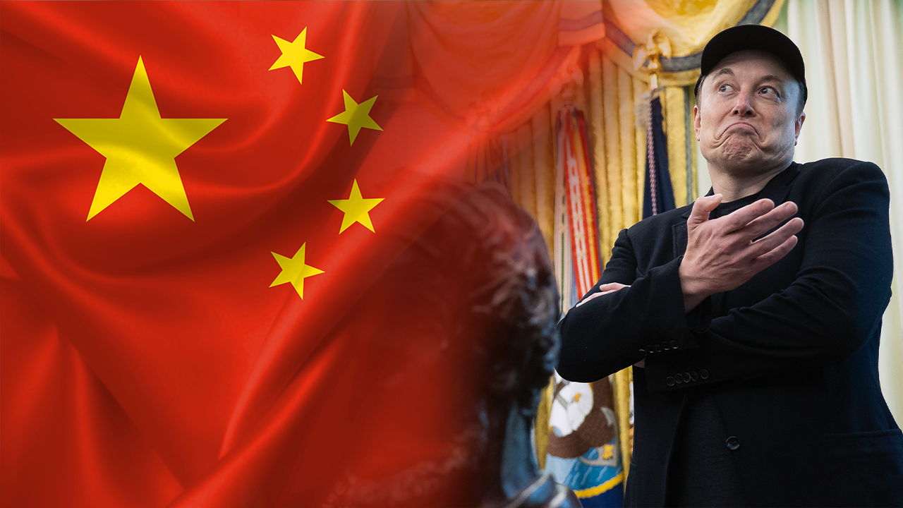 Fotografía de archivo del 30 de mayo de 2025 que muestra a Elon Musk reaccionando durante una conferencia de prensa con el presidente estadounidense, Donald Trump, en la Casa Blanca en Washington (EE. UU.). Musk advirtió este lunes a los legisladores republicanos que "perderán sus primarias el año que viene" si apoyan el megaproyecto de ley presupuestario y de recortes fiscales del presidente Trump, que el mandatario quiere ratificar esta semana.